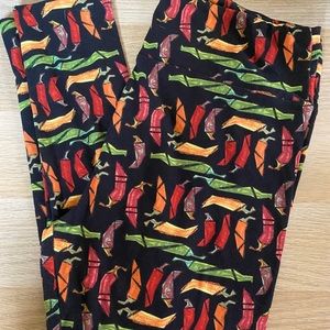 Chili Pepper leggings - lularoe (TC)